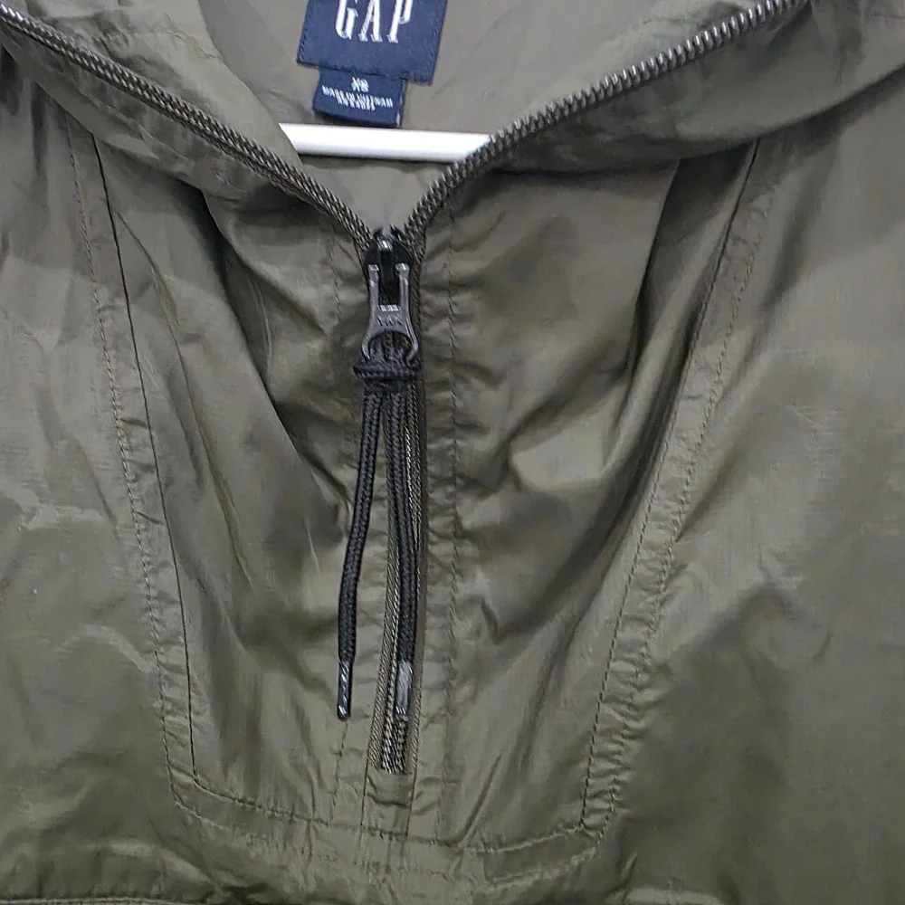 GAP Mens XS Anorak Jacket Olive Green Half Zip Hooded Windbreaker‎ Pullover